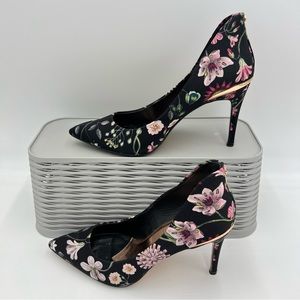 Ted Baker London Neevo 3 Black Floral Heels Point Toe Size EU 39.